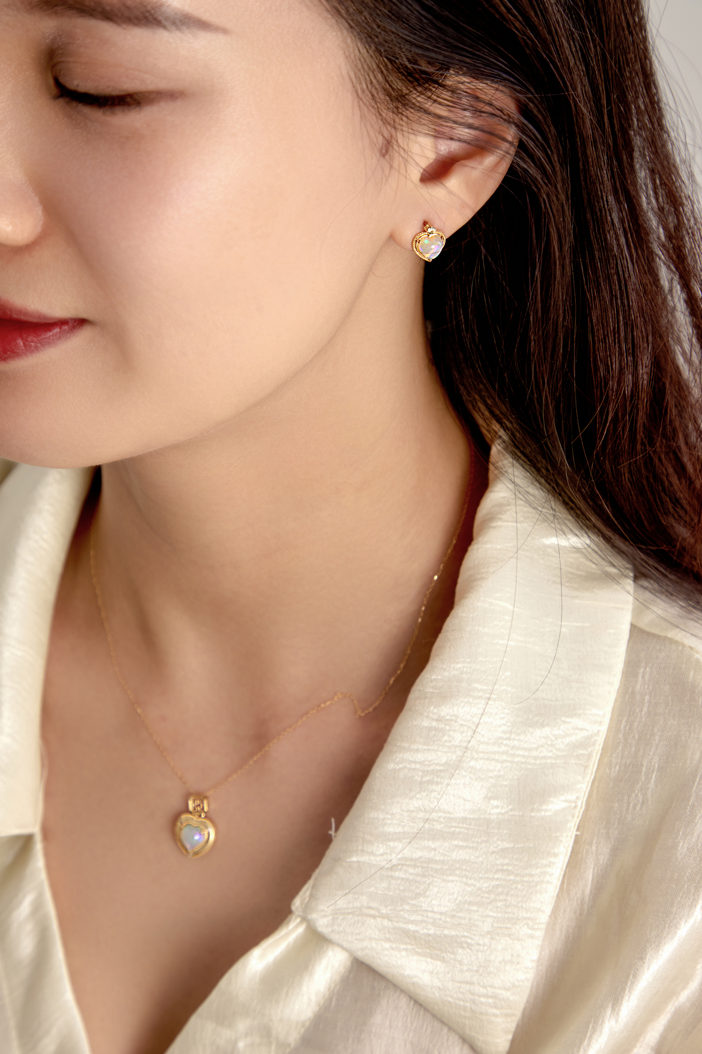 Book Series 18K Gold Diamond Natural Water Drop Opal Pendant